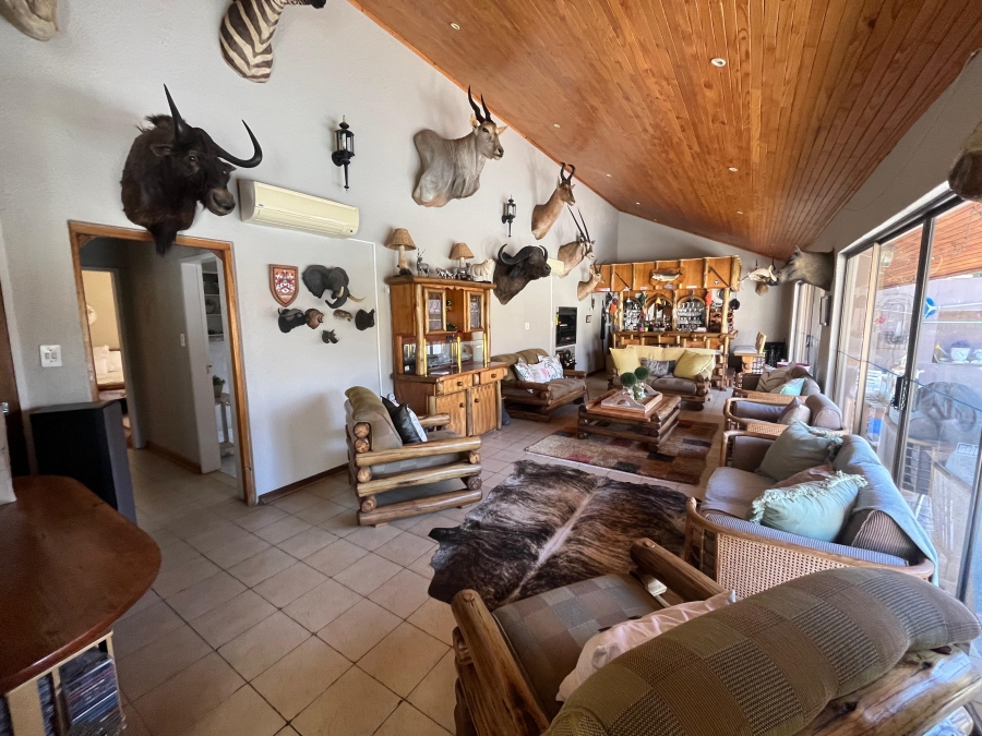 5 Bedroom Property for Sale in Frankfort Free State